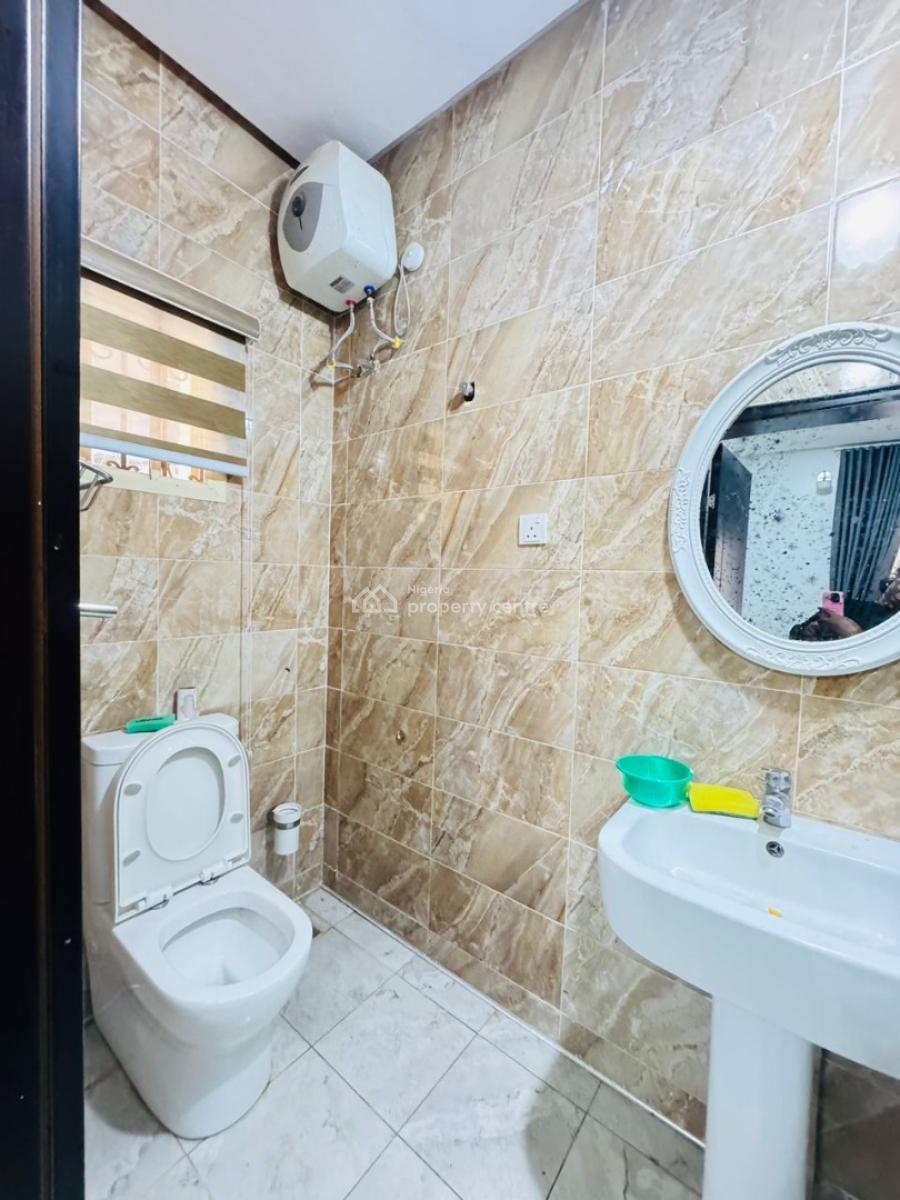 Exquisitely Built 2 Bedroom Apartment, Lekki Phase 1, Lekki, Lagos, Flat / Apartment for Rent