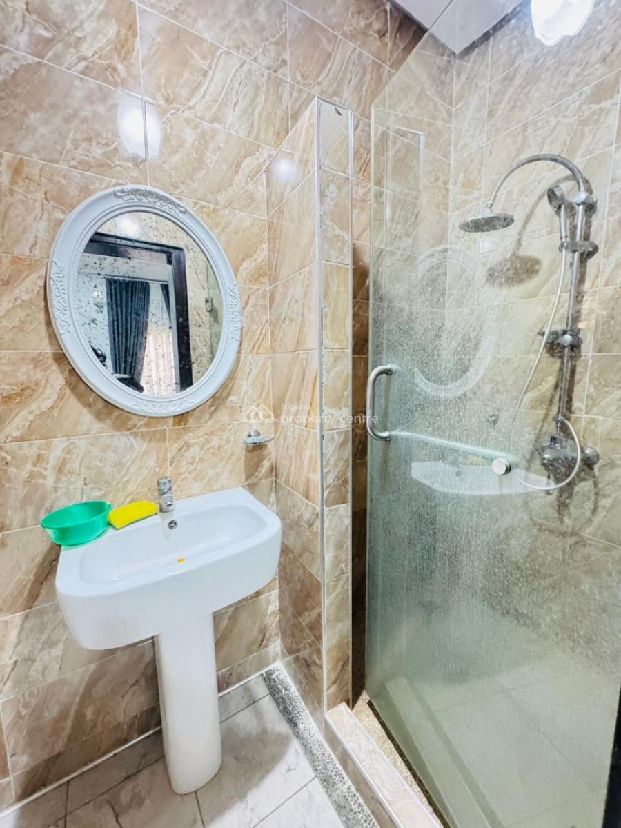 Exquisitely Built 2 Bedroom Apartment, Lekki Phase 1, Lekki, Lagos, Flat / Apartment for Rent