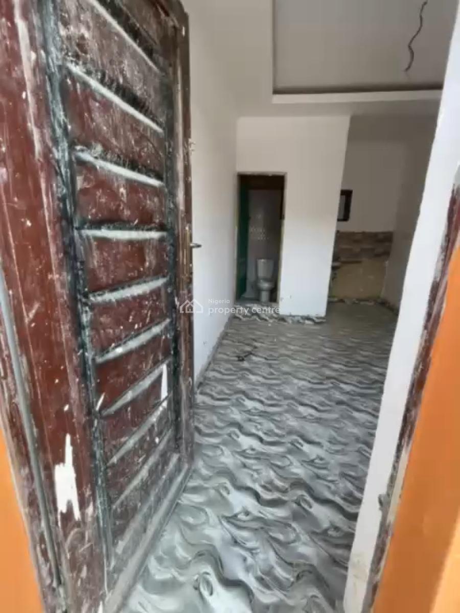 Spacious Studio Apartment, Bajulaiye Road, Bariga, Shomolu, Lagos, Flat / Apartment for Rent