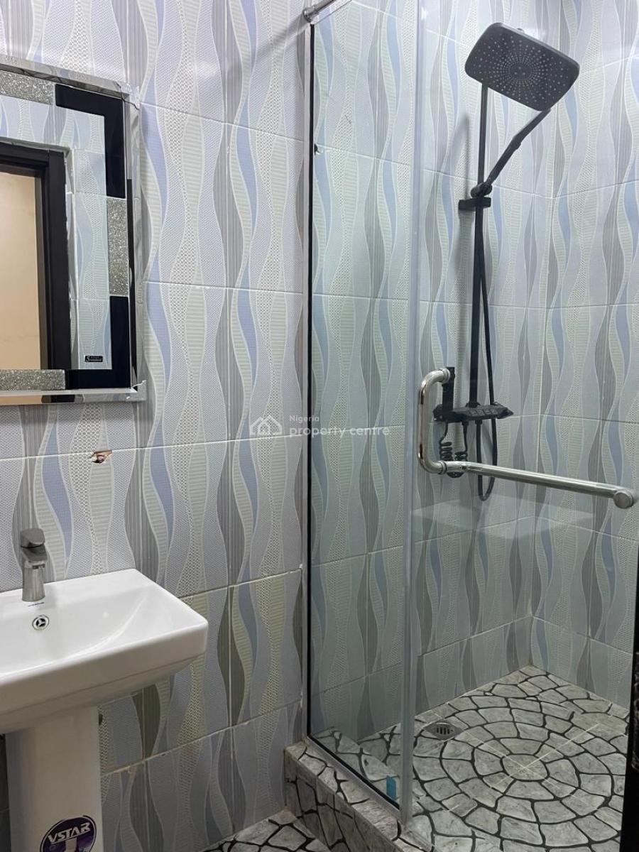 Specious 3 Bedrooms Flat, Chevron, Lekki, Lagos, Flat / Apartment for Rent