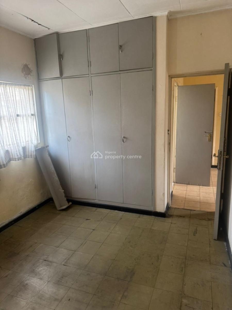 Spacious 3bedroom Bungalow, Surulere, Lagos, Office Space for Rent