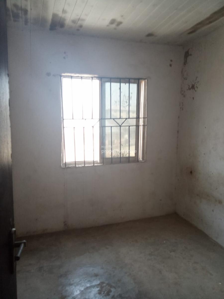 Decently Good Mini Flat, Yaba, Lagos, Mini Flat (room and Parlour) for Rent