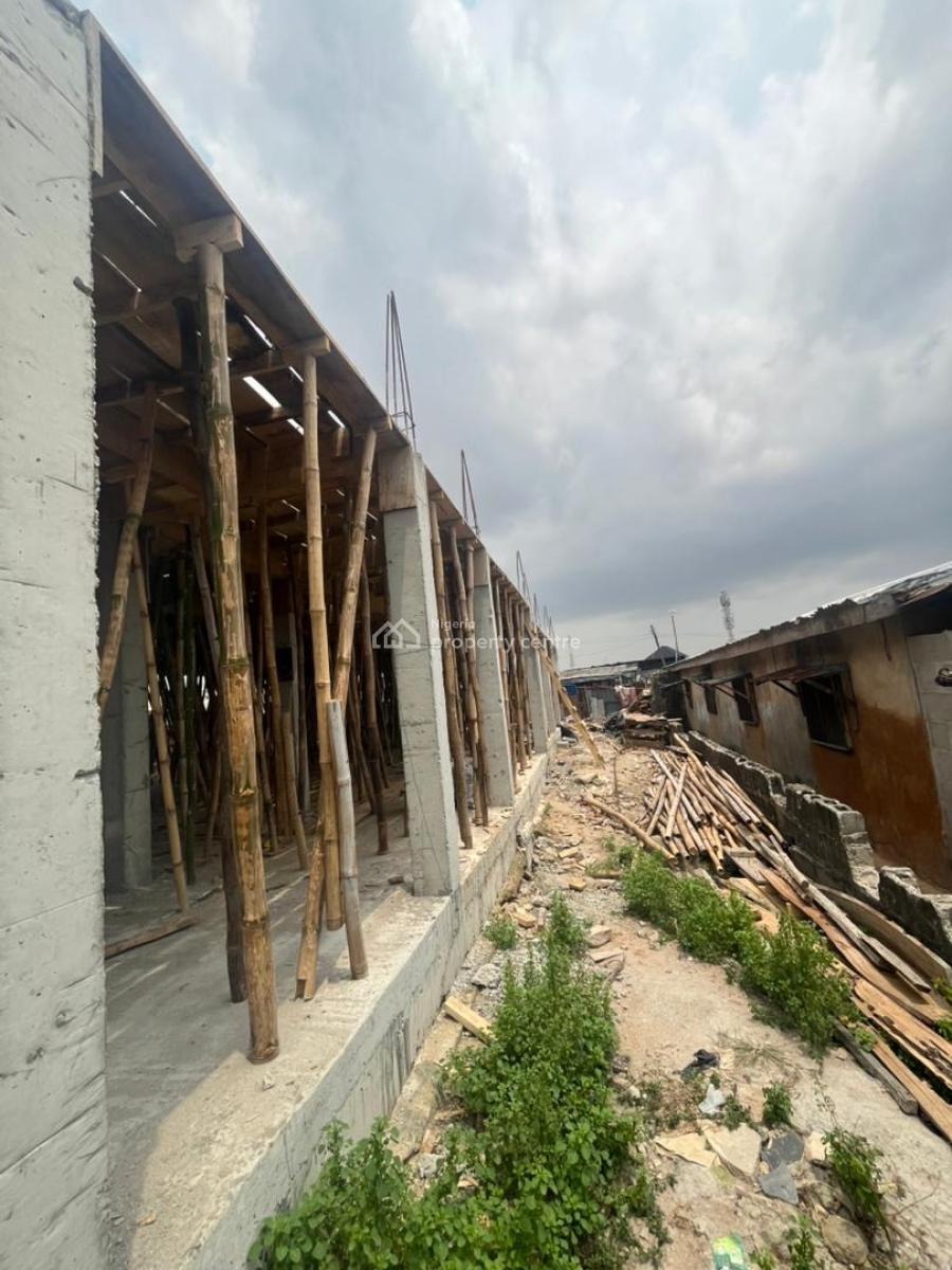 1 Bedroom Apartment in Atunbi Court Itire Off Lawanson, Itire-ikate, Surulere, Lagos, Self Contain (single Rooms) for Sale