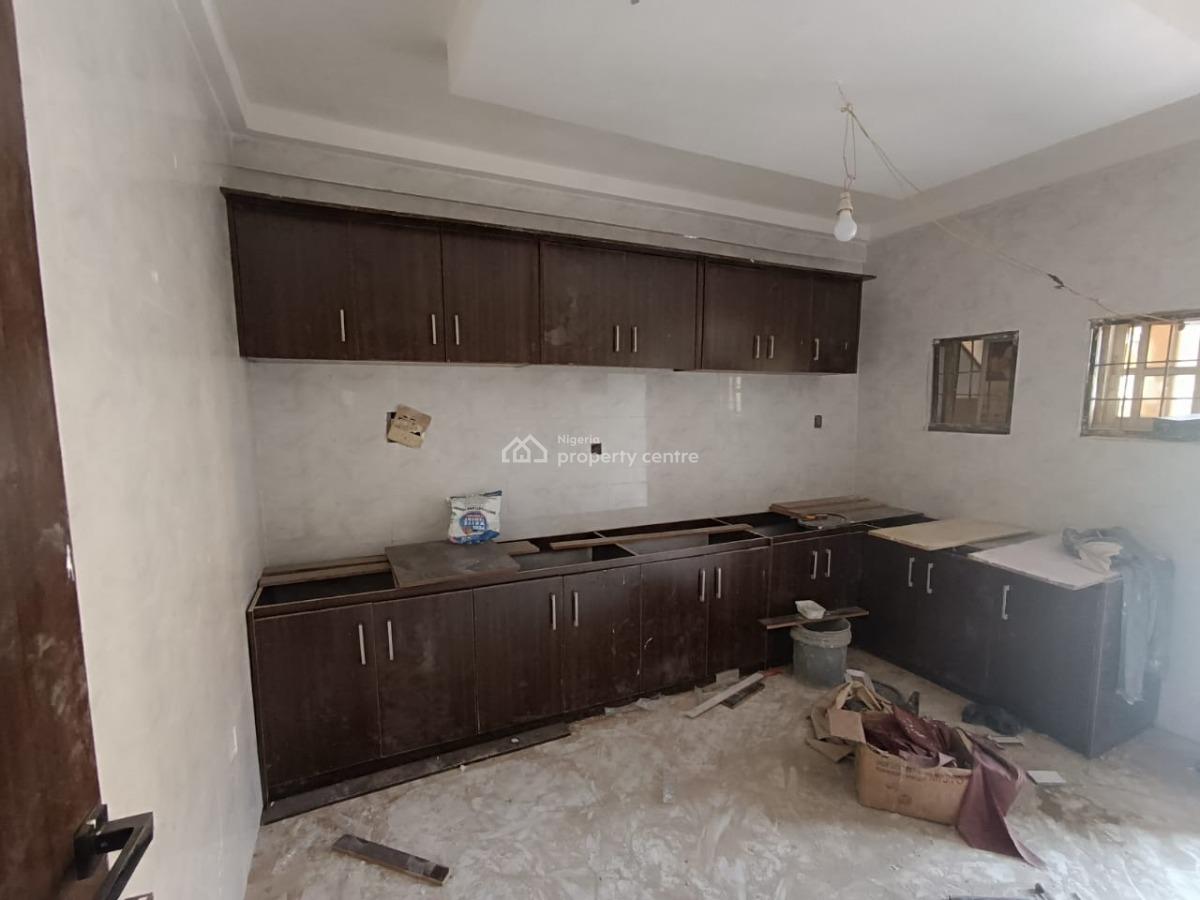 4 Bedrooms Flat on The 1st Floor, Wuse Road, Zone 1, Wuse, Abuja, Flat / Apartment for Sale