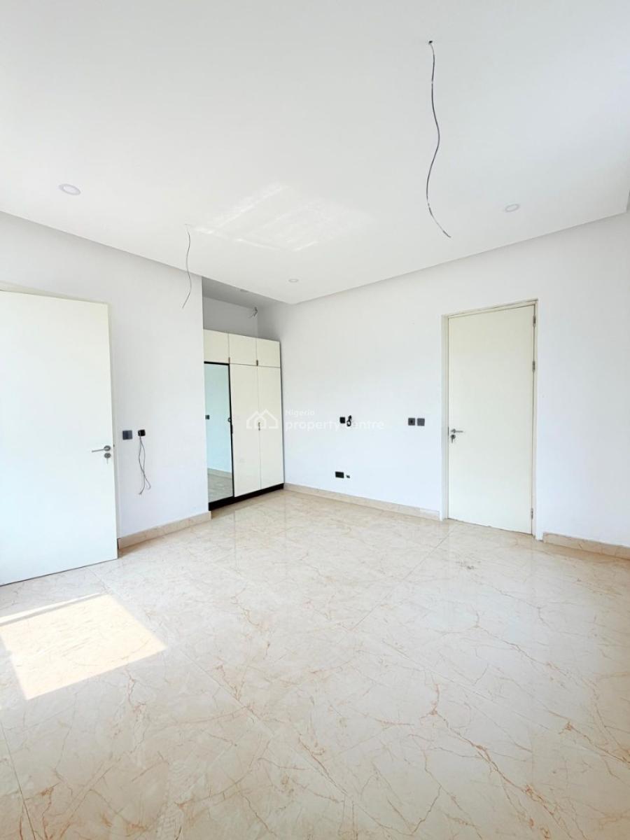 Aesthetically Pleasing 4 Bedrooms Maisonette with a Bq and a Pool, Lekki Phase 1, Lekki, Lagos, Flat / Apartment for Sale