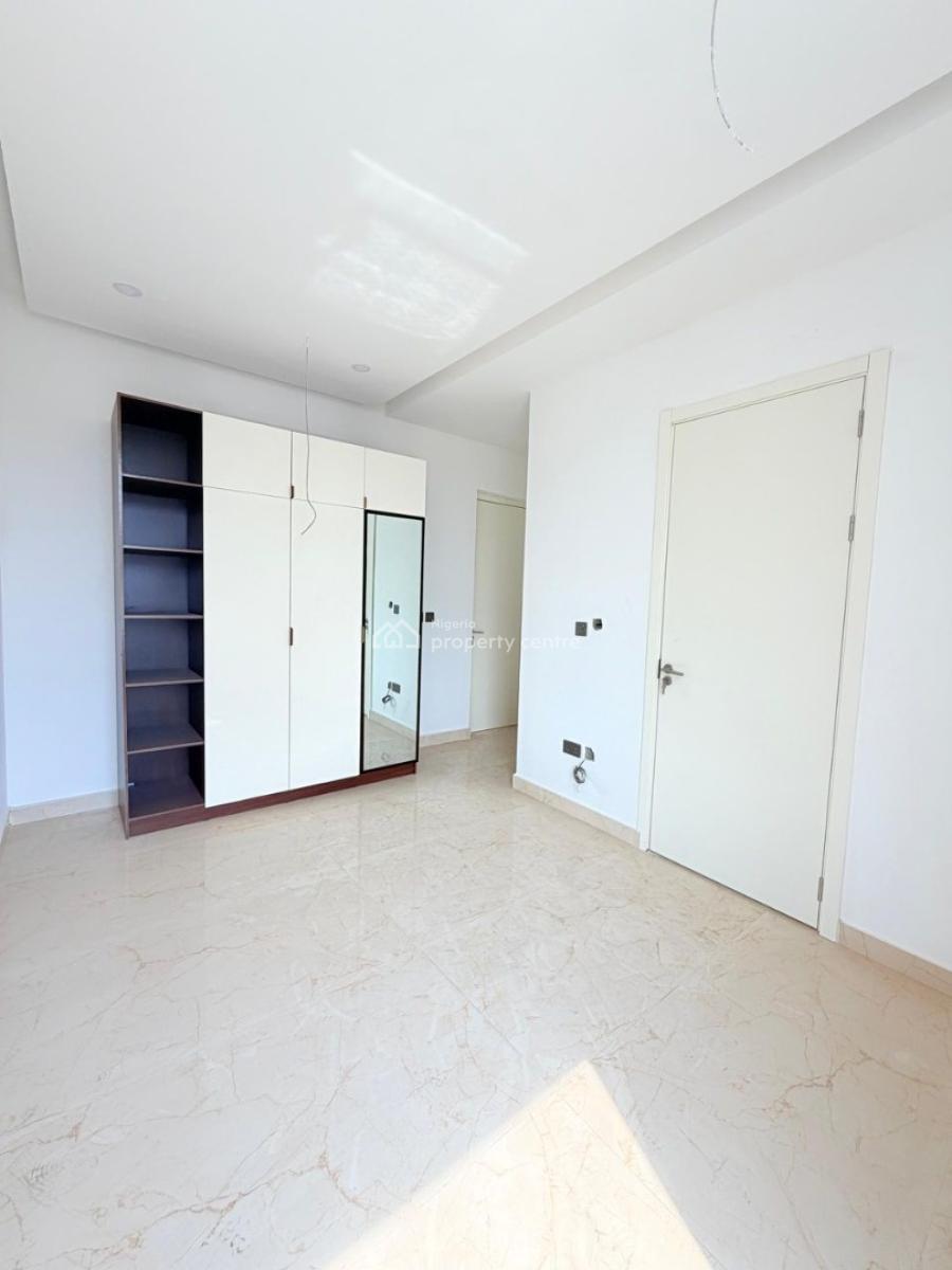 Aesthetically Pleasing 4 Bedrooms Maisonette with a Bq and a Pool, Lekki Phase 1, Lekki, Lagos, Flat / Apartment for Sale