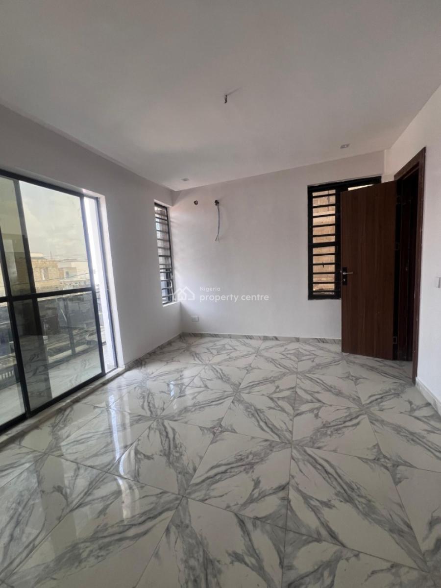 2 Bedroom Apartment Available, Ologolo, Lekki, Lagos, Flat / Apartment for Sale