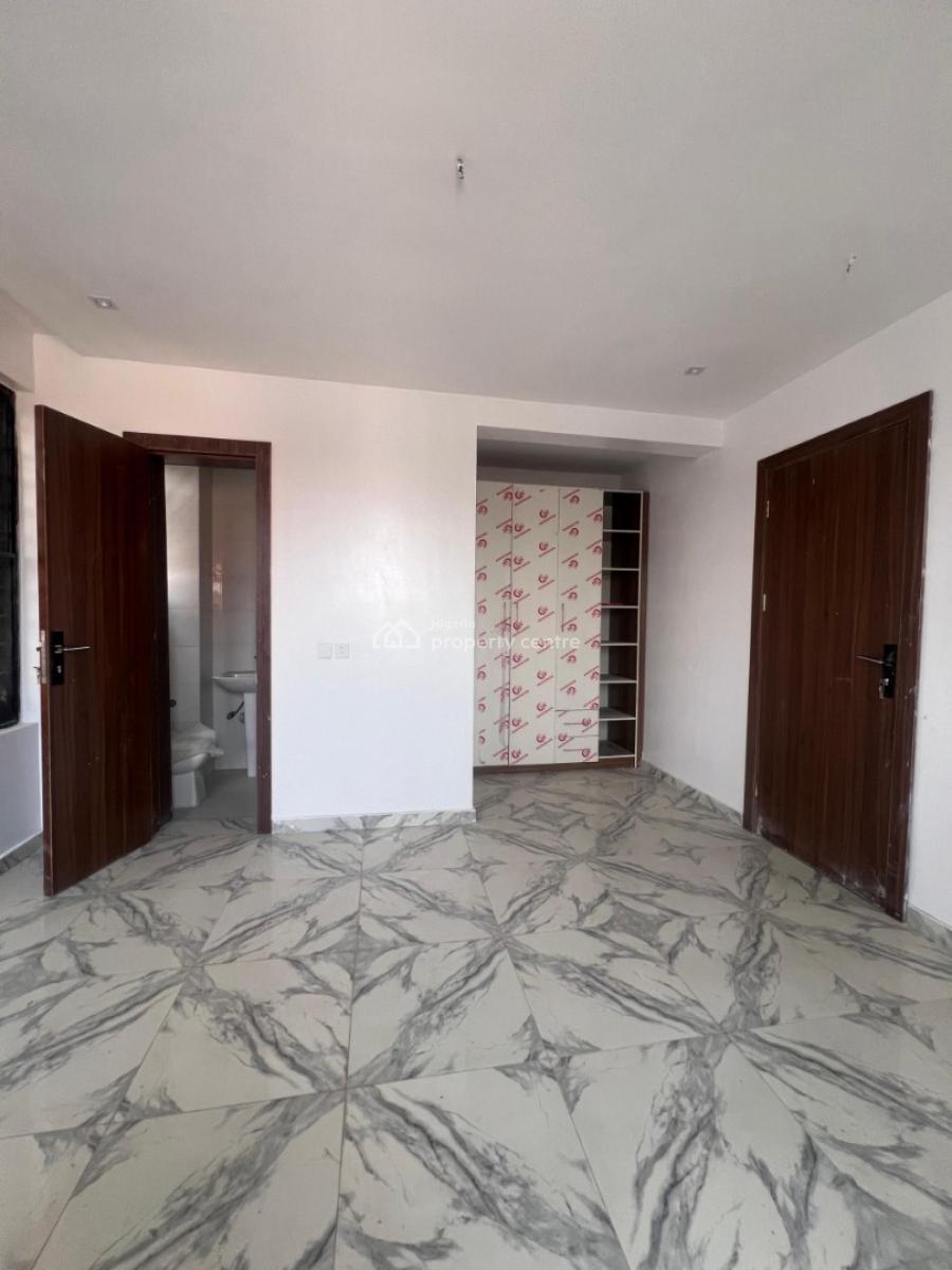2 Bedroom Apartment Available, Ologolo, Lekki, Lagos, Flat / Apartment for Sale