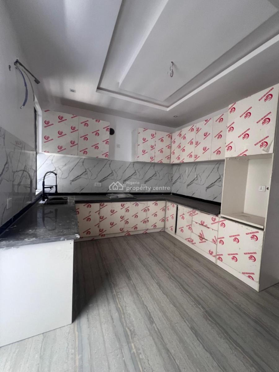 2 Bedroom Apartment Available, Ologolo, Lekki, Lagos, Flat / Apartment for Sale