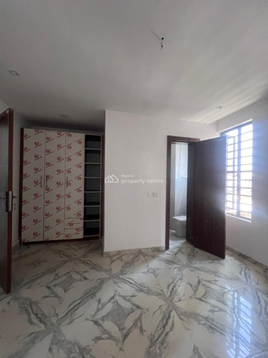 2 Bedroom Apartment Available, Ologolo, Lekki, Lagos, Flat / Apartment for Sale