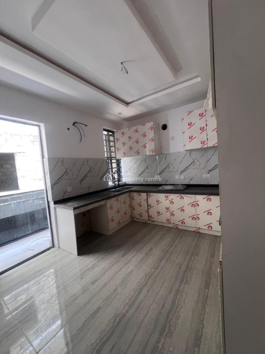 2 Bedroom Apartment Available, Ologolo, Lekki, Lagos, Flat / Apartment for Sale