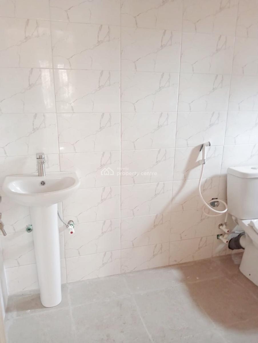 Luxury Renovated 3 Bedroom Flat, Gra Phase 1, Magodo, Lagos, Flat / Apartment for Rent