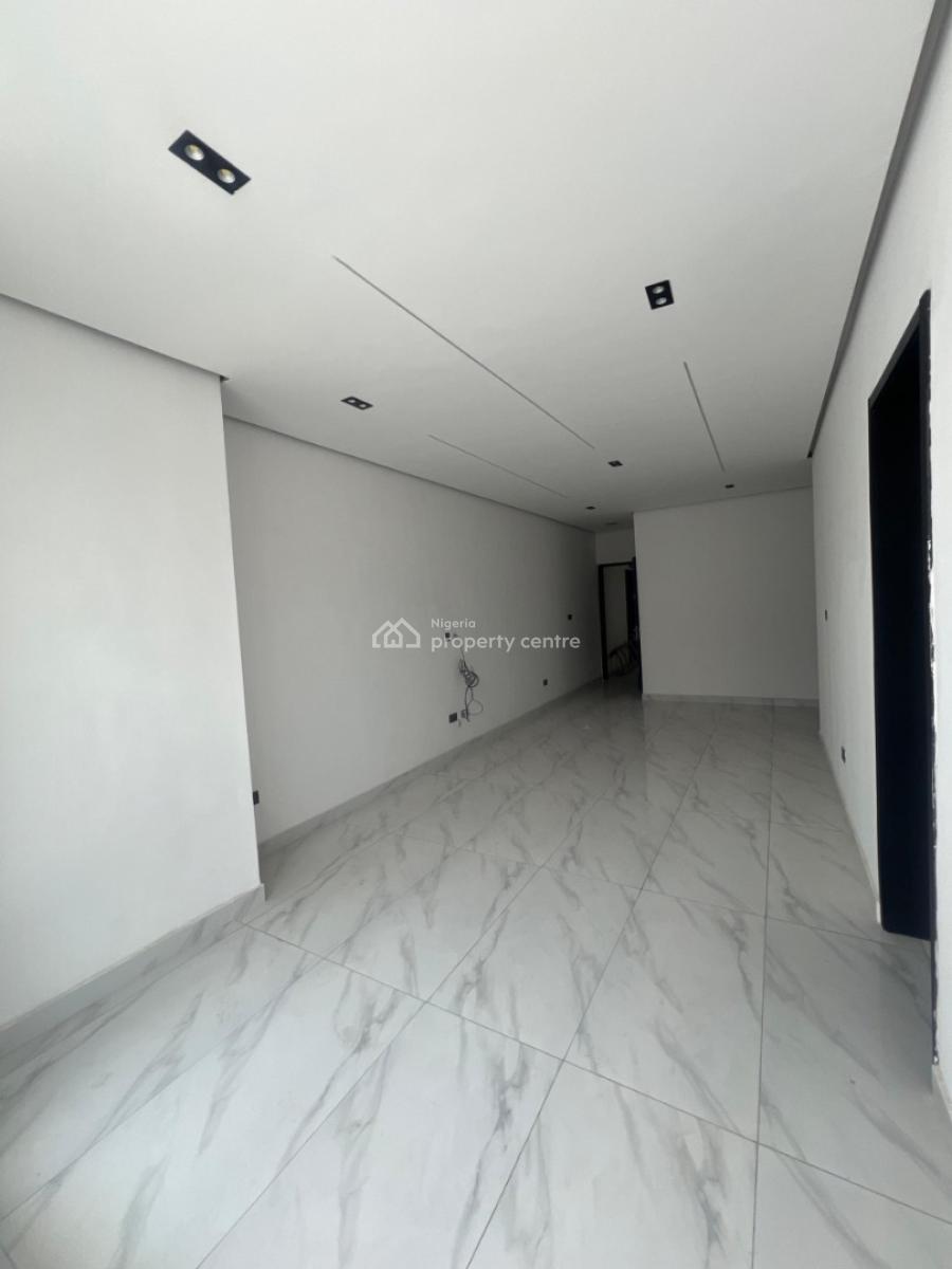 2 Bedroom Apartment Available, Ologolo, Lekki, Lagos, Flat / Apartment for Sale