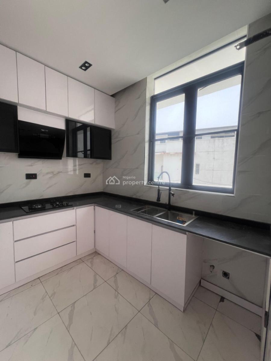 2 Bedroom Apartment Available, Ologolo, Lekki, Lagos, Flat / Apartment for Sale