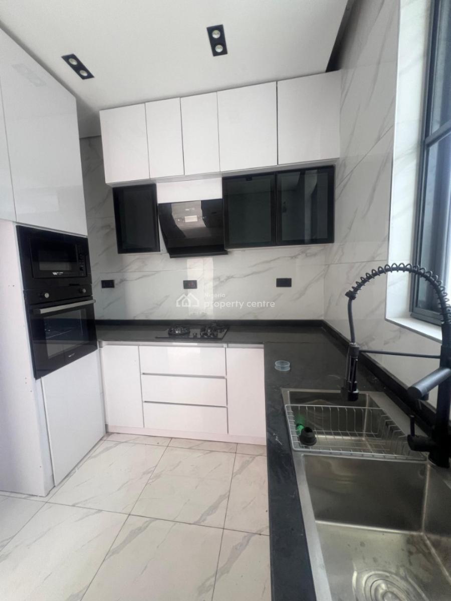 2 Bedroom Apartment Available, Ologolo, Lekki, Lagos, Flat / Apartment for Sale