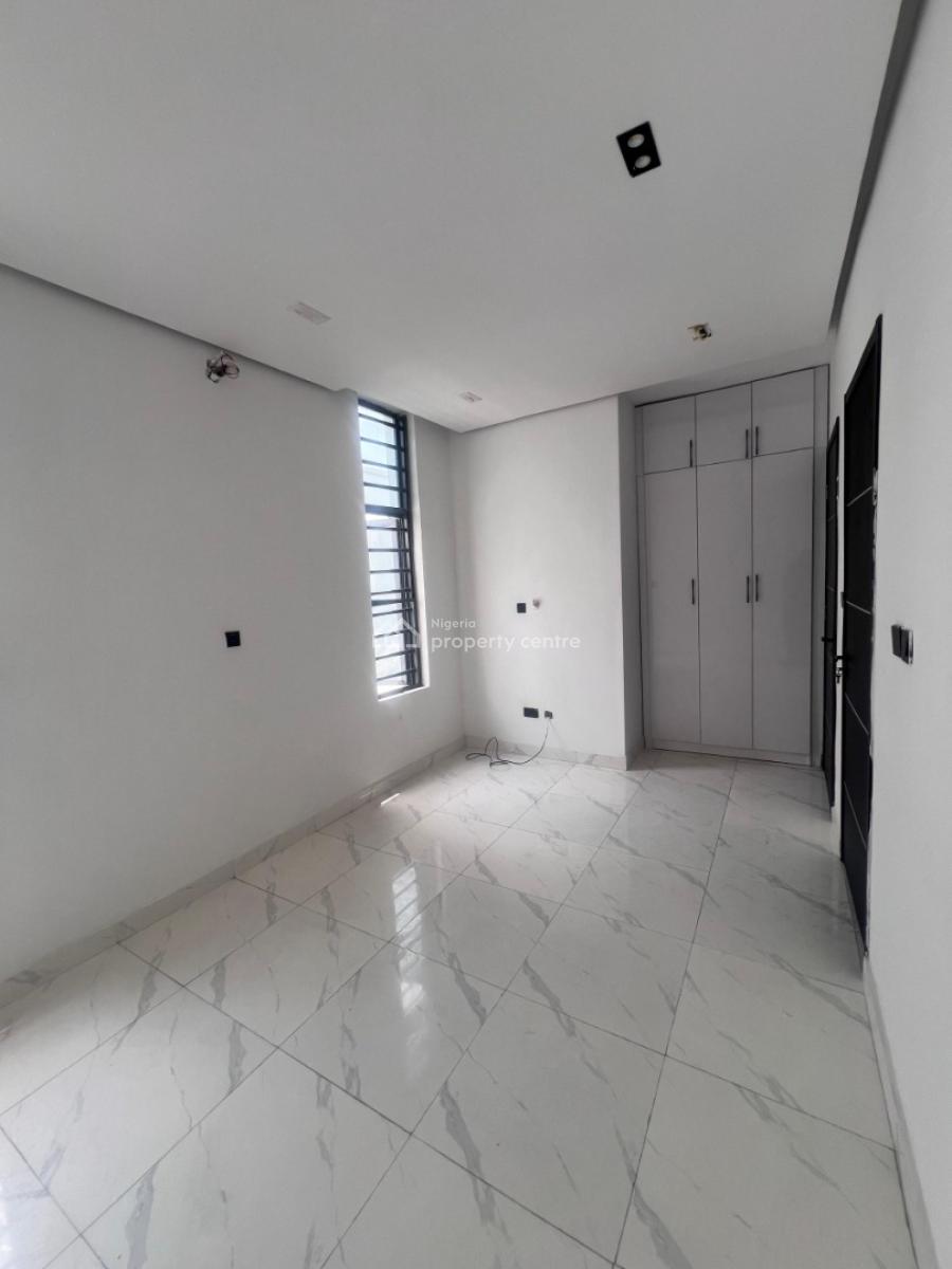 2 Bedroom Apartment Available, Ologolo, Lekki, Lagos, Flat / Apartment for Sale