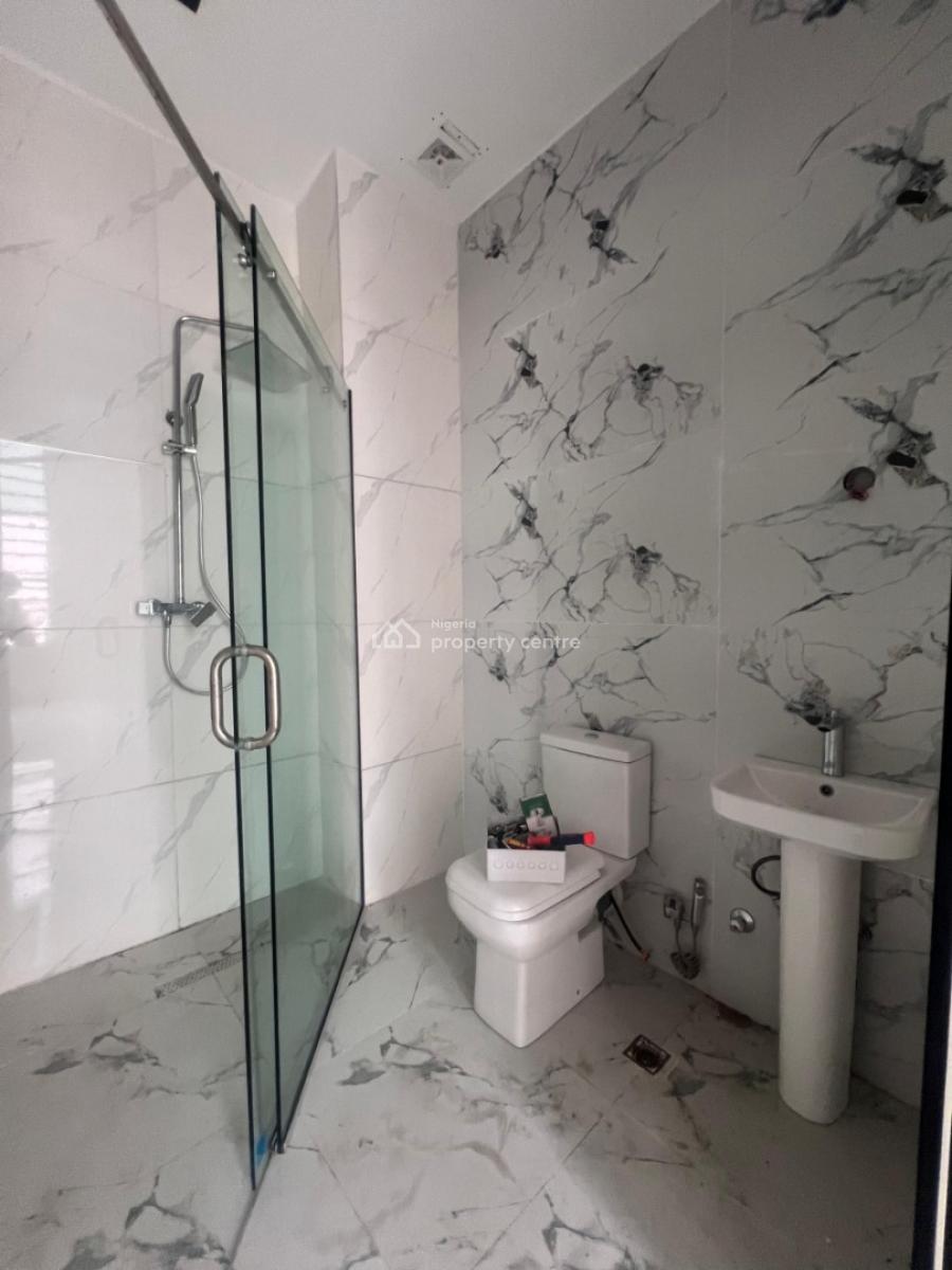 2 Bedroom Apartment Available, Ologolo, Lekki, Lagos, Flat / Apartment for Sale