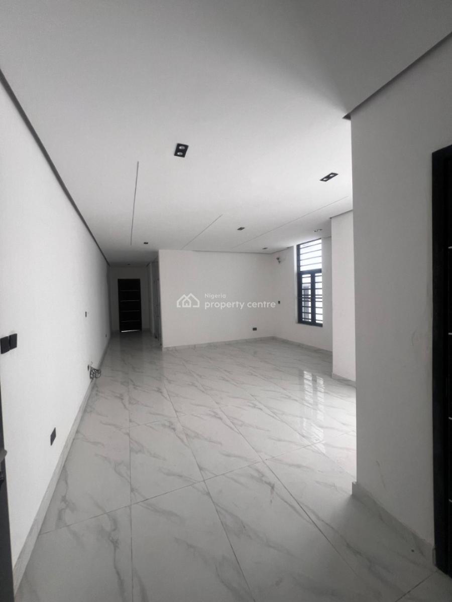 2 Bedroom Apartment Available, Ologolo, Lekki, Lagos, Flat / Apartment for Sale