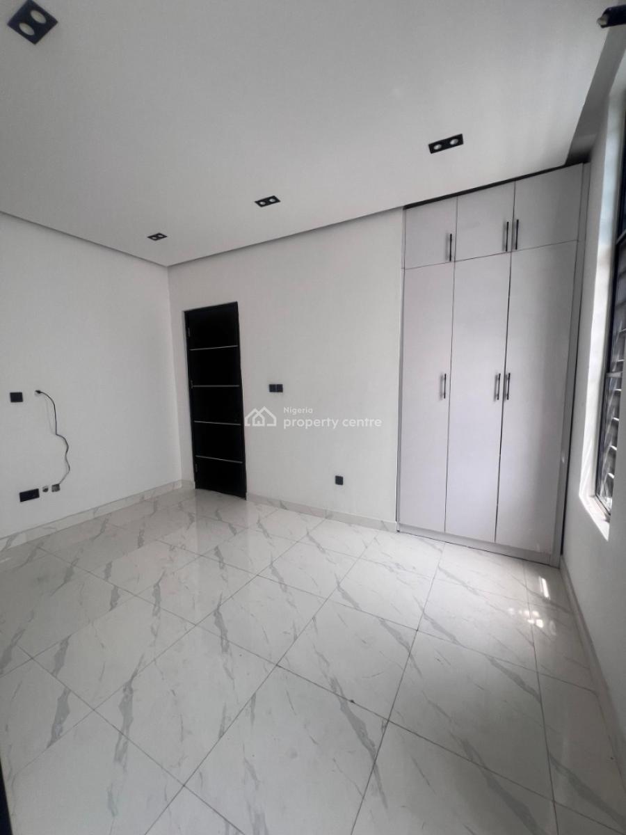 2 Bedroom Apartment Available, Ologolo, Lekki, Lagos, Flat / Apartment for Sale