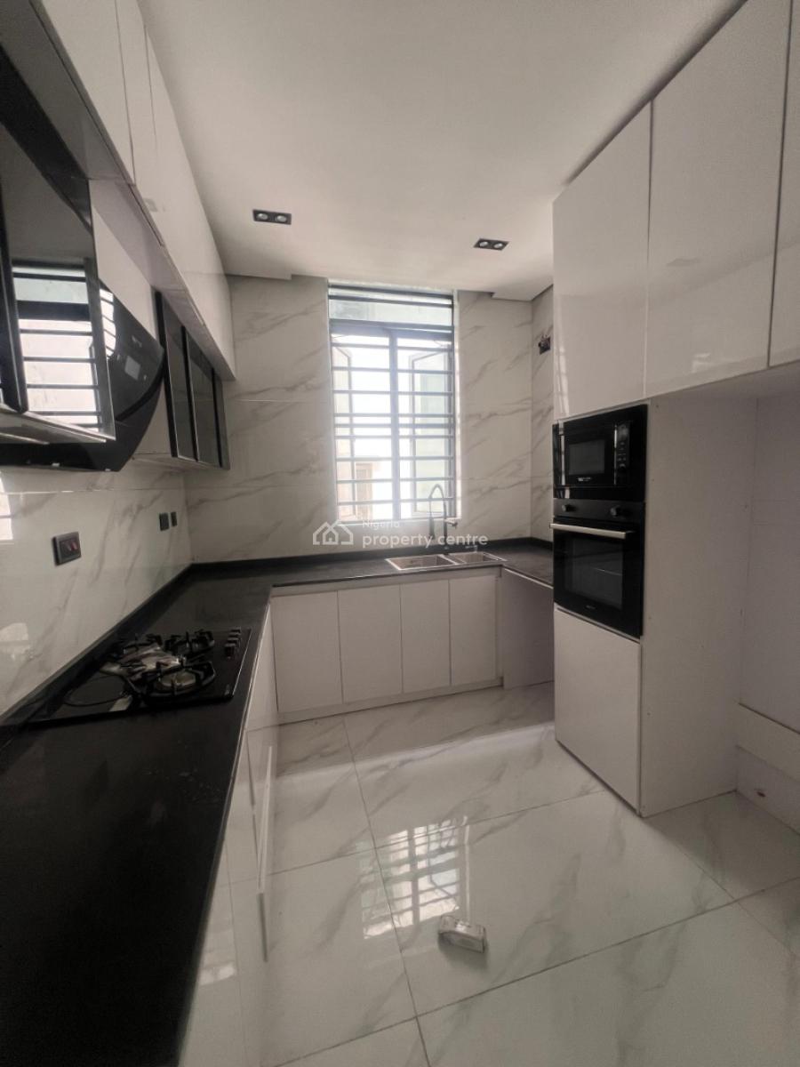 2 Bedroom Apartment Available, Ologolo, Lekki, Lagos, Flat / Apartment for Sale