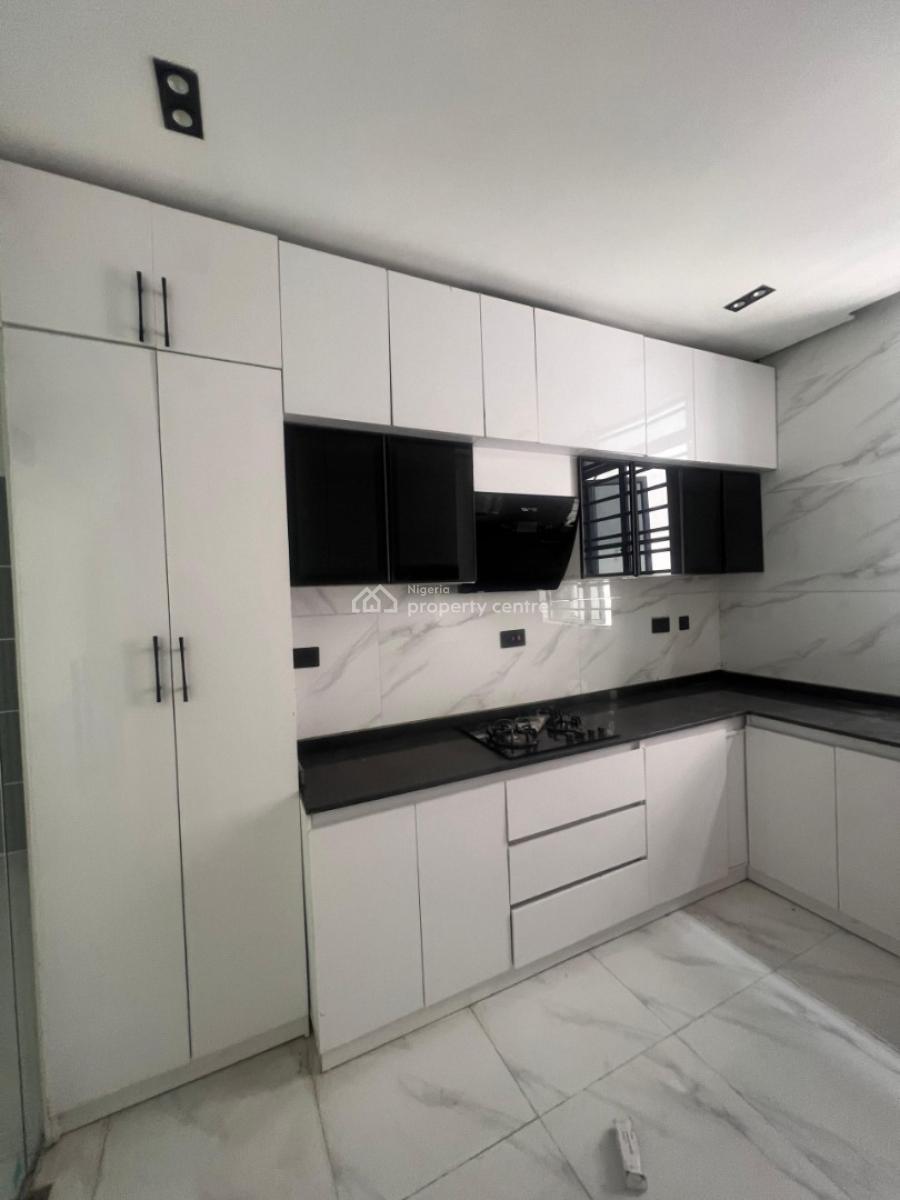 2 Bedroom Apartment Available, Ologolo, Lekki, Lagos, Flat / Apartment for Sale