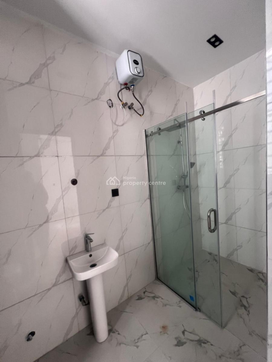 2 Bedroom Apartment Available, Ologolo, Lekki, Lagos, Flat / Apartment for Sale