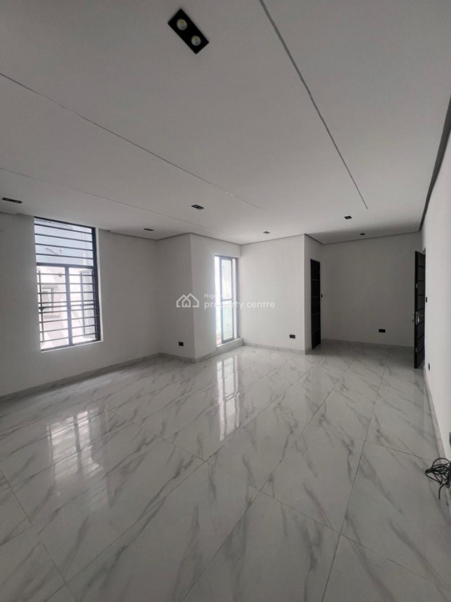 2 Bedroom Apartment Available, Ologolo, Lekki, Lagos, Flat / Apartment for Sale