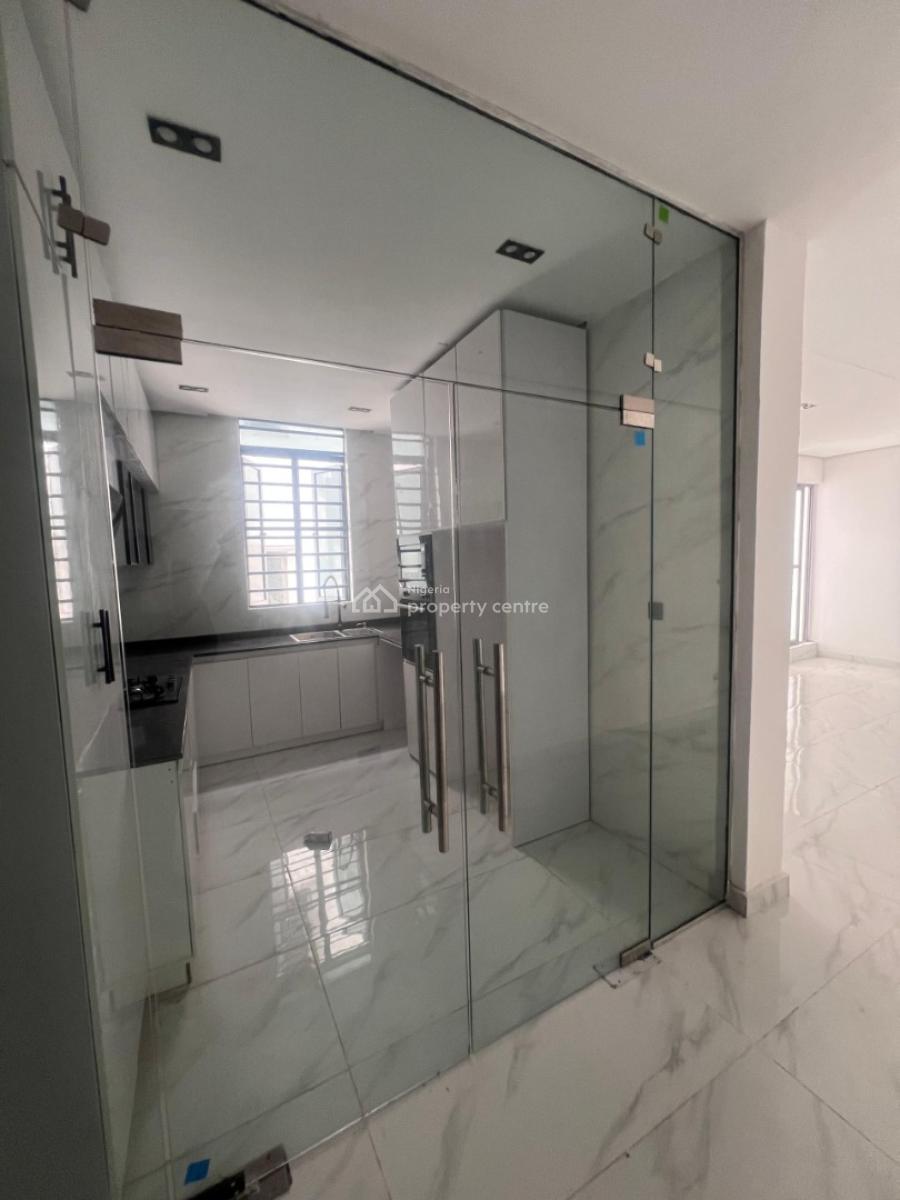 2 Bedroom Apartment Available, Ologolo, Lekki, Lagos, Flat / Apartment for Sale