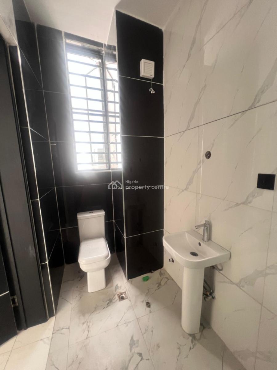 2 Bedroom Apartment Available, Ologolo, Lekki, Lagos, Flat / Apartment for Sale