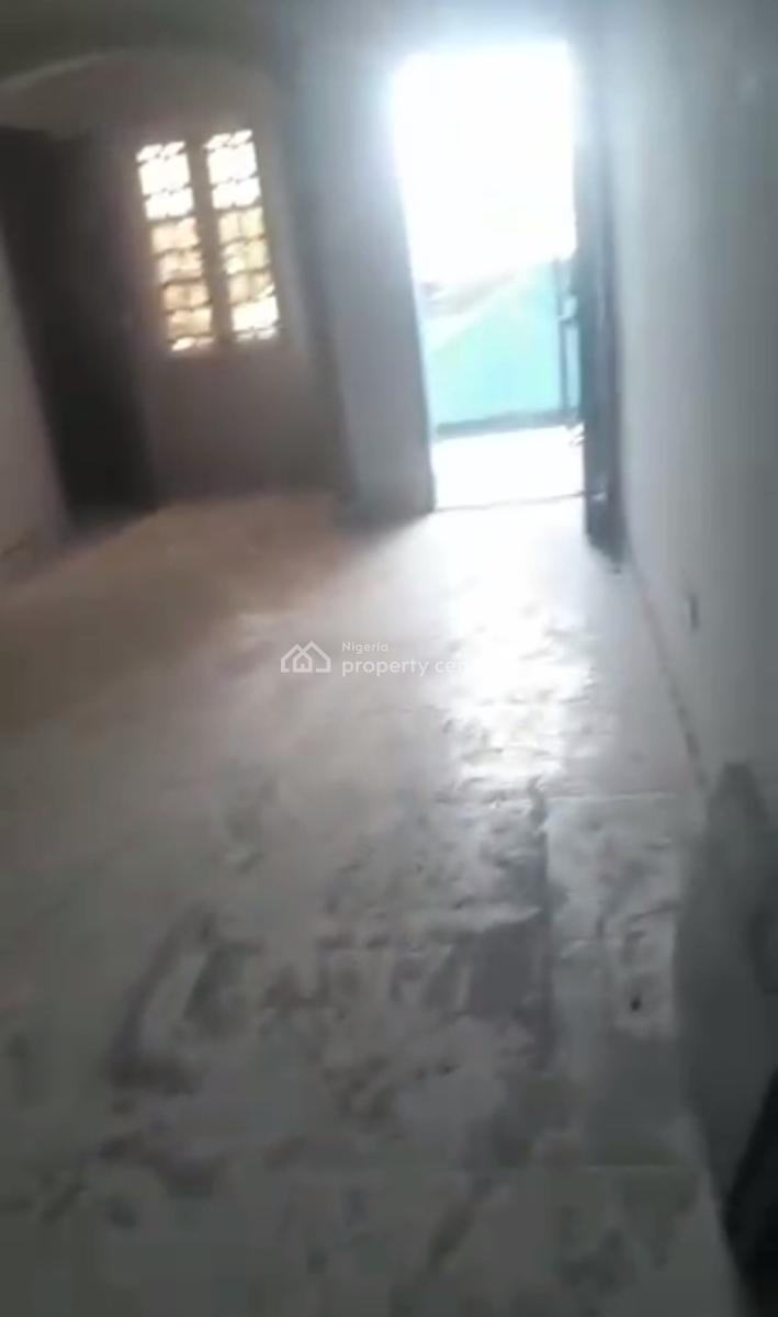 Spacious Standard 2 Bedroom Apartment, Obanikoro Estate, Obanikoro, Shomolu, Lagos, Flat / Apartment for Rent