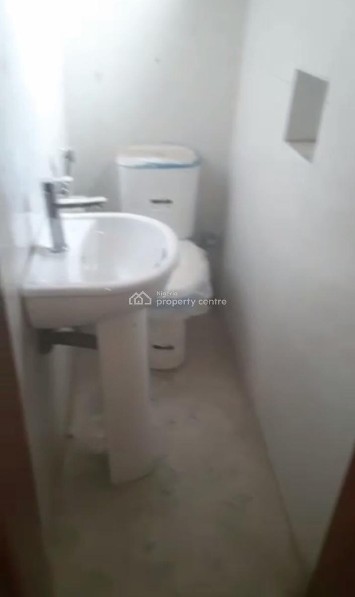 Spacious Standard 2 Bedroom Apartment, Obanikoro Estate, Obanikoro, Shomolu, Lagos, Flat / Apartment for Rent
