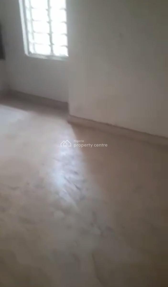 Spacious Standard 2 Bedroom Apartment, Obanikoro Estate, Obanikoro, Shomolu, Lagos, Flat / Apartment for Rent