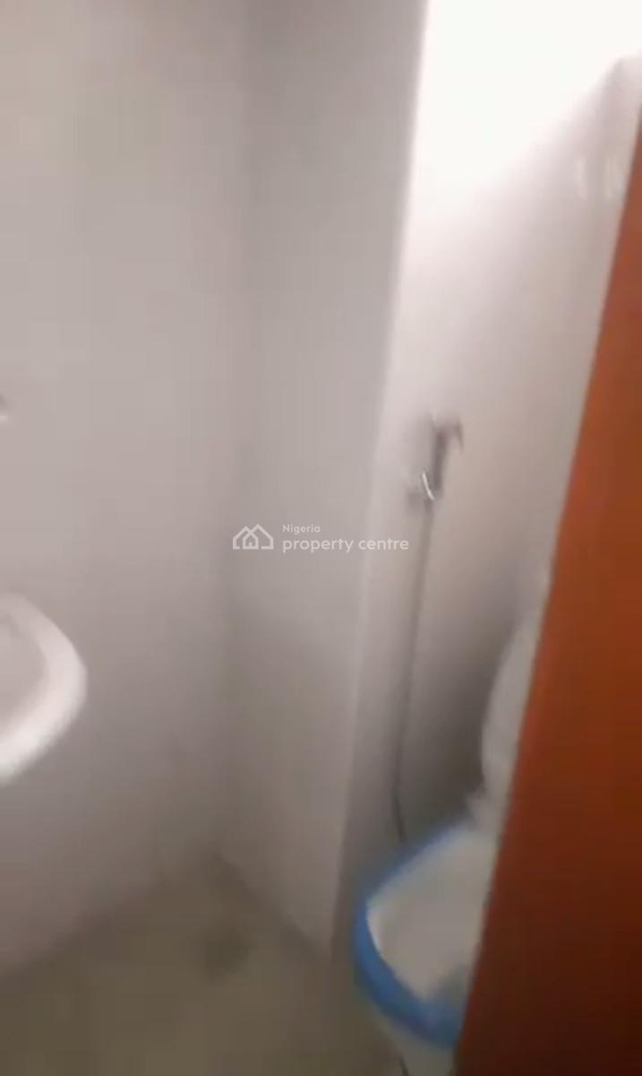 Spacious Standard 2 Bedroom Apartment, Obanikoro Estate, Obanikoro, Shomolu, Lagos, Flat / Apartment for Rent