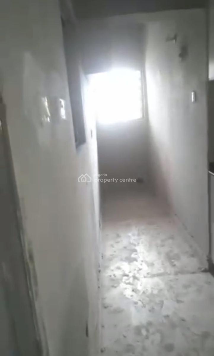 Spacious Standard 2 Bedroom Apartment, Obanikoro Estate, Obanikoro, Shomolu, Lagos, Flat / Apartment for Rent