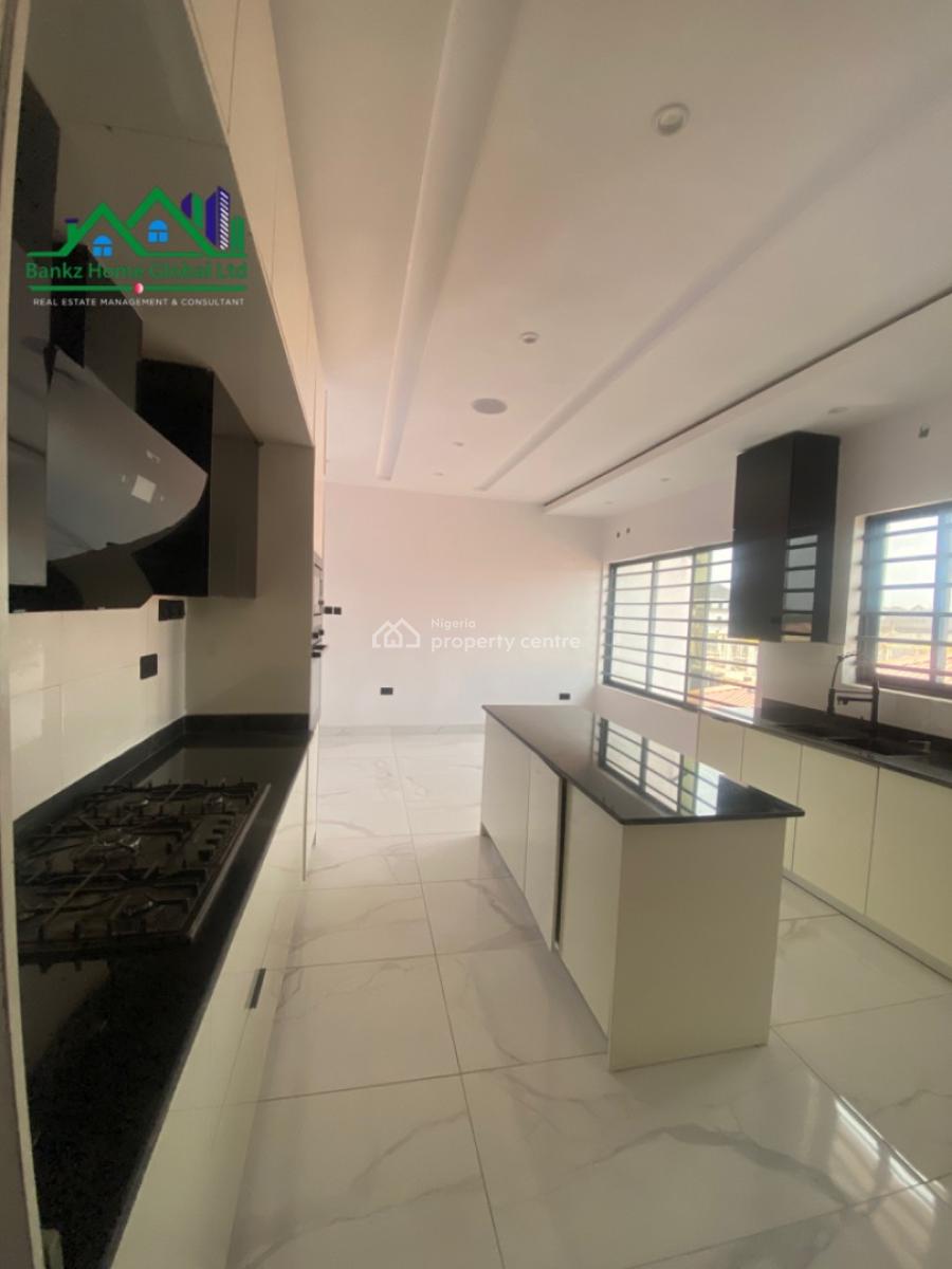 Fully Serviced 3bedroom Apartment with a Bq, Lekki Phase 1, Lekki, Lagos, Flat / Apartment for Rent