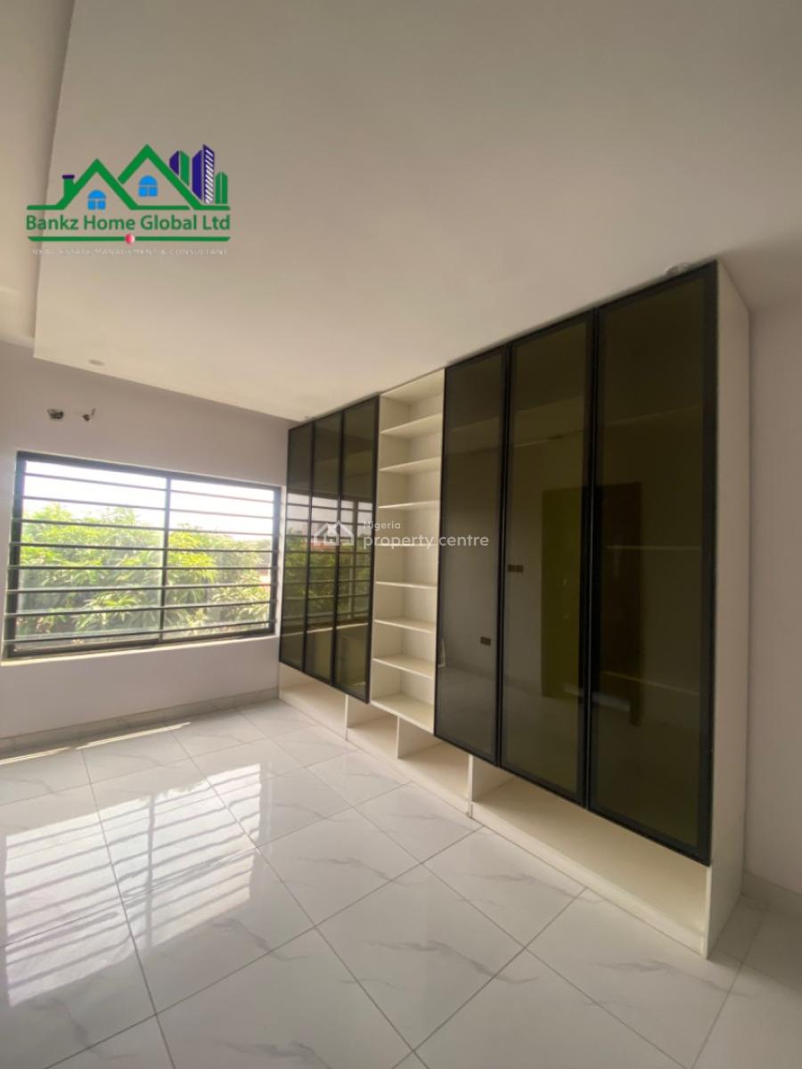 Fully Serviced 3bedroom Apartment with a Bq, Lekki Phase 1, Lekki, Lagos, Flat / Apartment for Rent