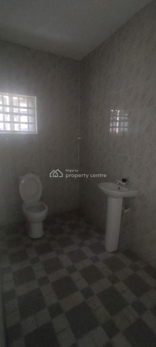 Clean Standard Ensuit 3 Bedroom Apartment Upstairs, Badore, Ajah, Lagos, Flat / Apartment for Rent