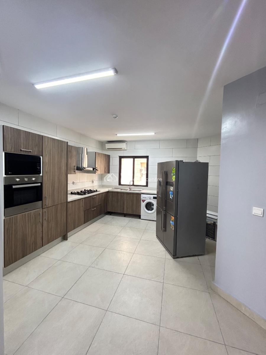 Fully Serviced and Spacious 3 Bedroom Apartment with Bq, Old Ikoyi, Ikoyi, Lagos, Flat / Apartment for Rent