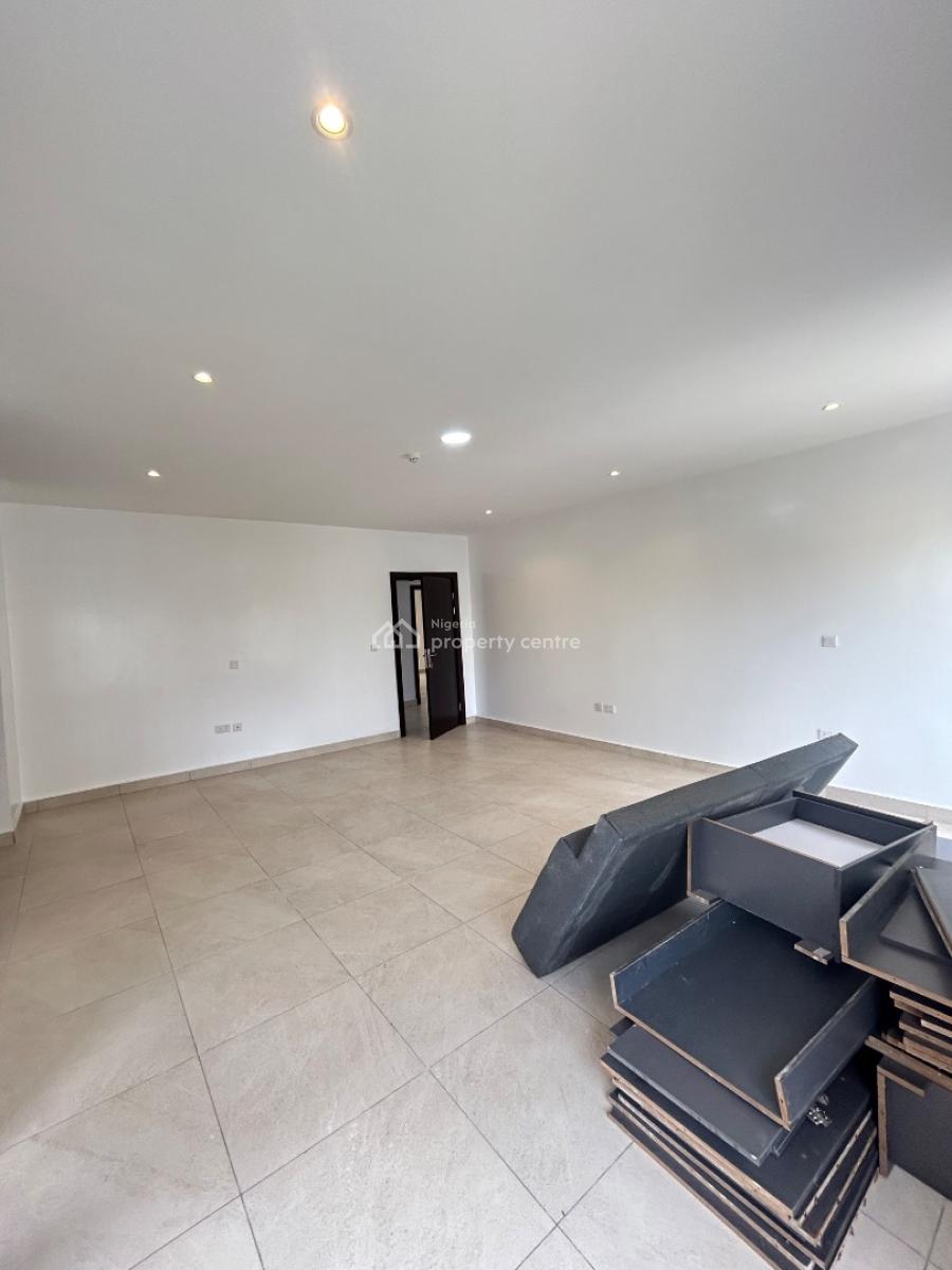 Fully Serviced and Spacious 3 Bedroom Apartment with Bq, Old Ikoyi, Ikoyi, Lagos, Flat / Apartment for Rent