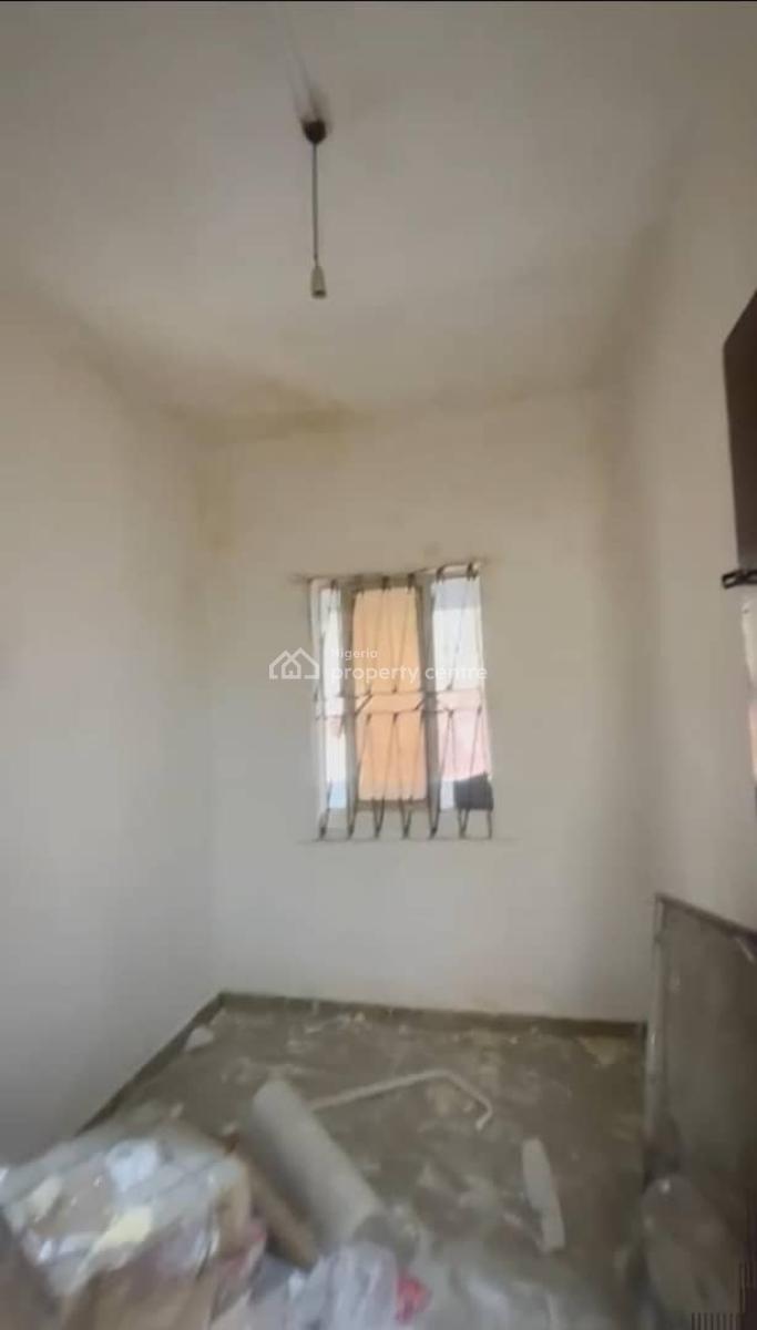 Lovely 3 Bedroom Flat, Adigun Off Johnson Bus Stop Itire Ijesha, Surulere, Lagos, Flat / Apartment for Rent