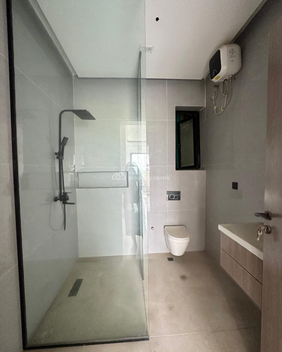 Lovely 2 Bedroom Apartment with Bq, Lekki Phase 1, Lekki Phase 1, Lekki, Lagos, Block of Flats for Sale