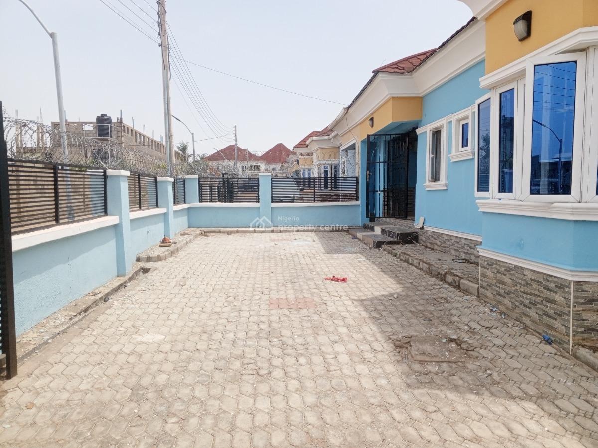 3 Bedroom Bungalow with Bq, Airport Road By Von, Lugbe District, Abuja, Semi-detached Bungalow for Sale