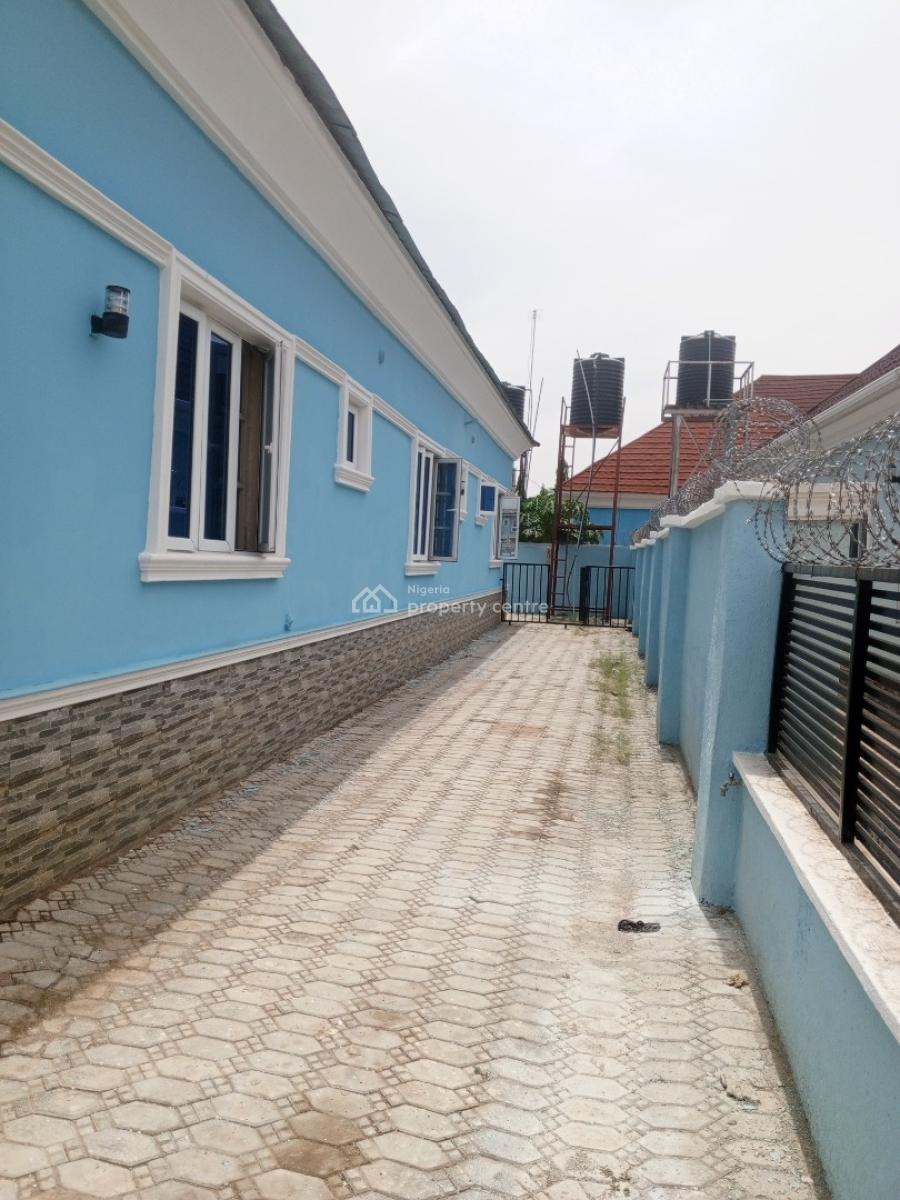 3 Bedroom Bungalow with Bq, Airport Road By Von, Lugbe District, Abuja, Semi-detached Bungalow for Sale