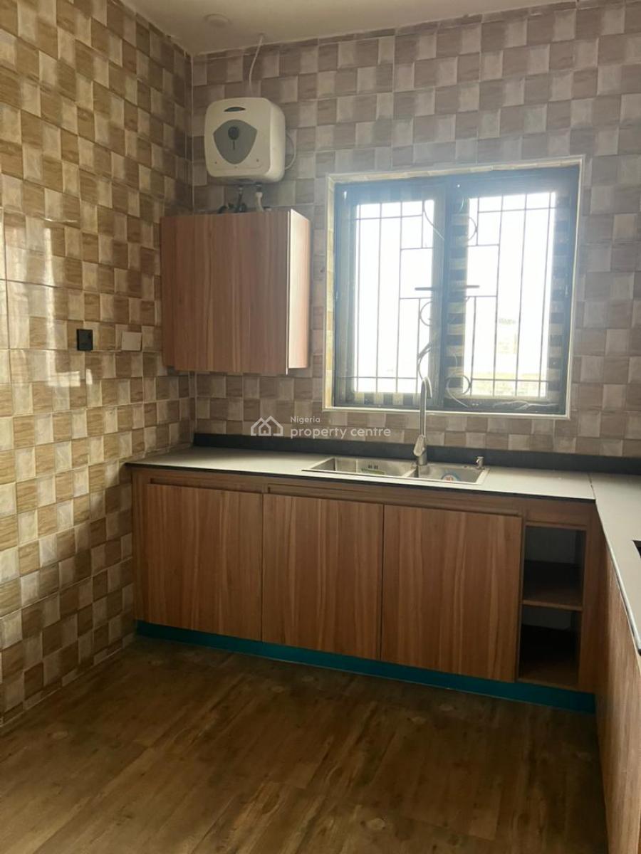 a Well Built 2 Bedroom Flat, Pepperoni Abraham Adesunya Ajah, Lekki Phase 2, Lekki, Lagos, Flat / Apartment for Rent