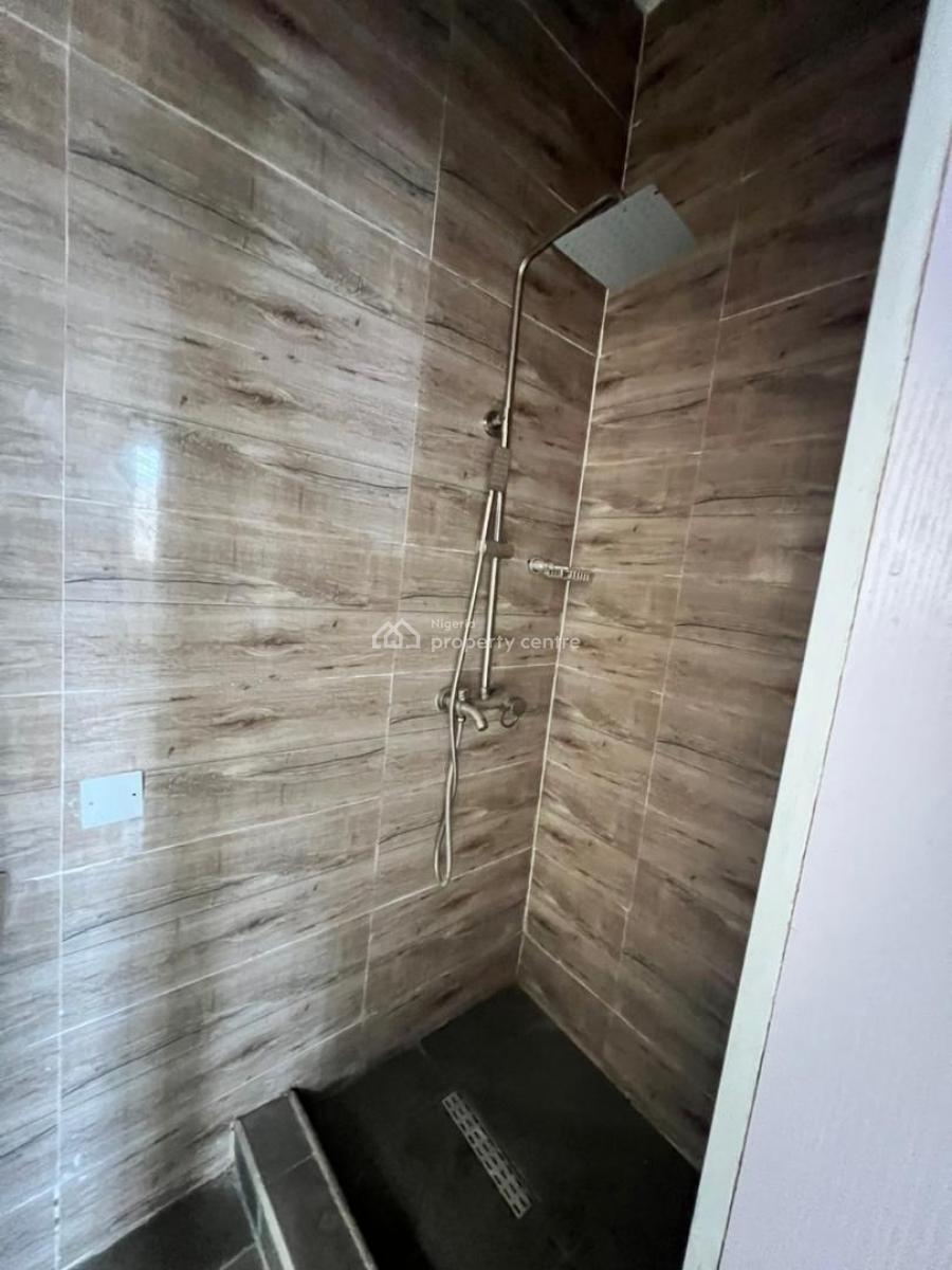 a Well Built 2 Bedroom Flat, Pepperoni Abraham Adesunya Ajah, Lekki Phase 2, Lekki, Lagos, Flat / Apartment for Rent