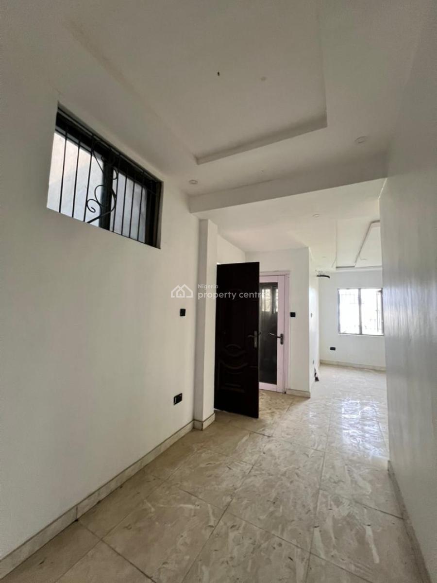a Well Built 2 Bedroom Flat, Pepperoni Abraham Adesunya Ajah, Lekki Phase 2, Lekki, Lagos, Flat / Apartment for Rent