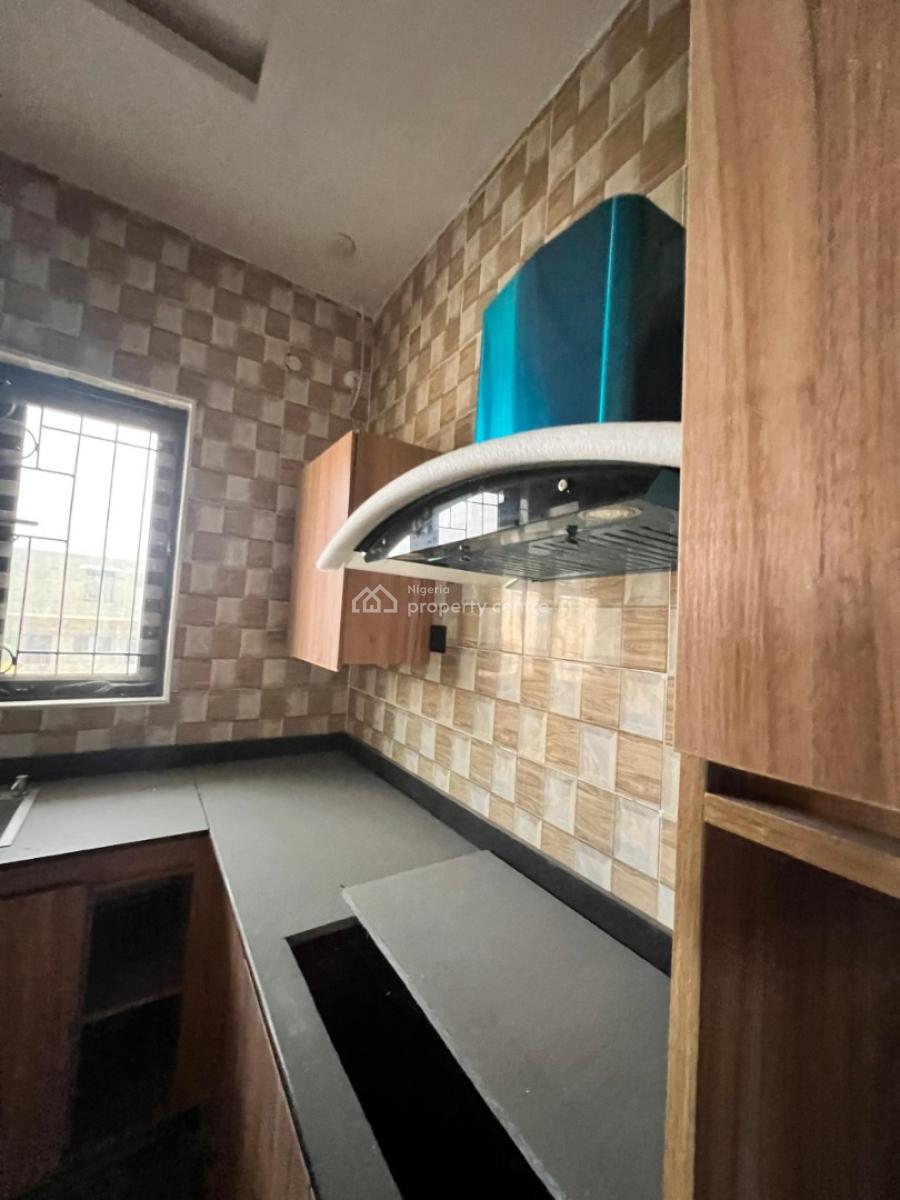 a Well Built 2 Bedroom Flat, Pepperoni Abraham Adesunya Ajah, Lekki Phase 2, Lekki, Lagos, Flat / Apartment for Rent