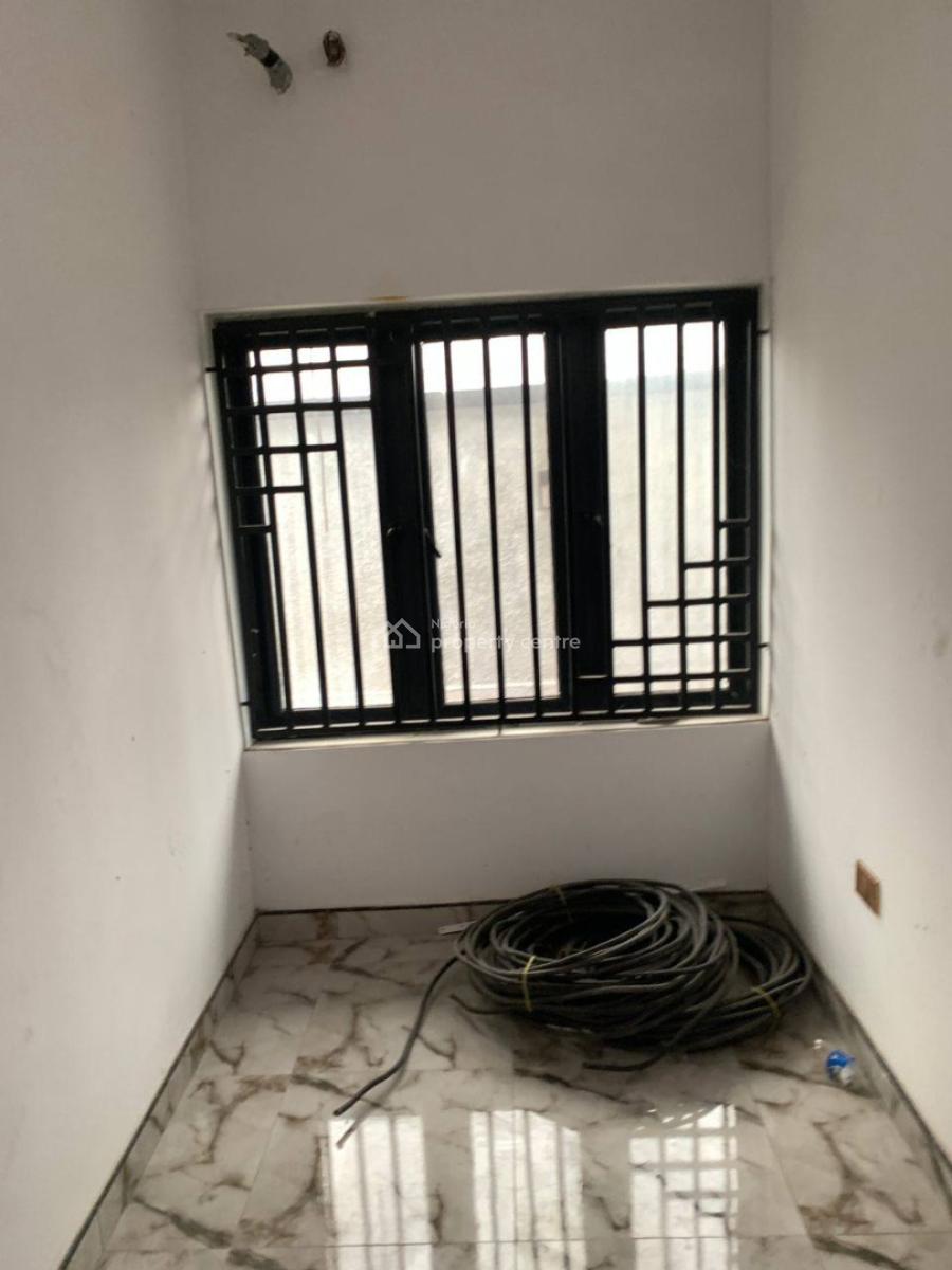 Executive 2 Bedroom Flat, Surulere, Lagos, Flat / Apartment for Sale