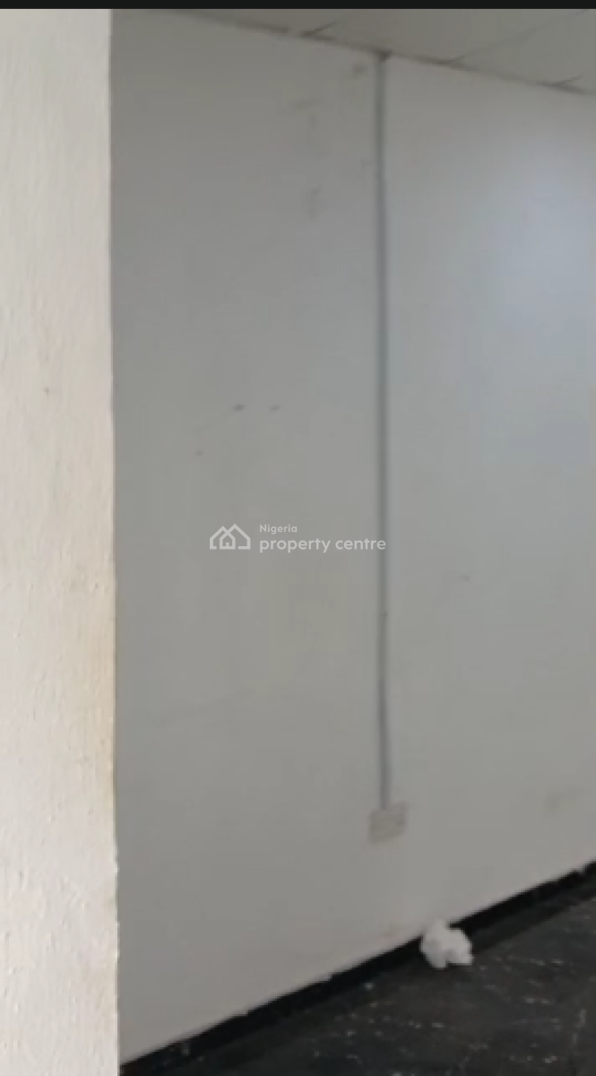 Spacious Shop- Space, Abraham Adesnya Complex Hfp, Ajah, Lagos, Shop for Rent