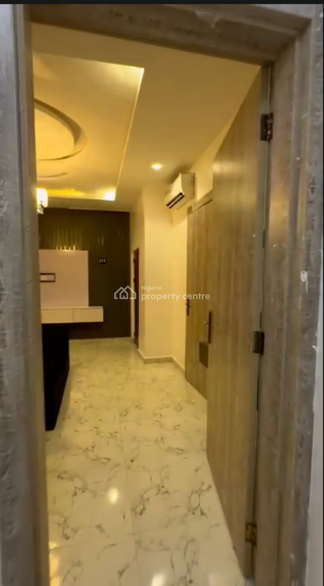 Super Spacious Masters Bedroom in a Secured Estate, Orchid Road Before Roundabout, Lekki Phase 2, Lekki, Lagos, Flat / Apartment for Rent